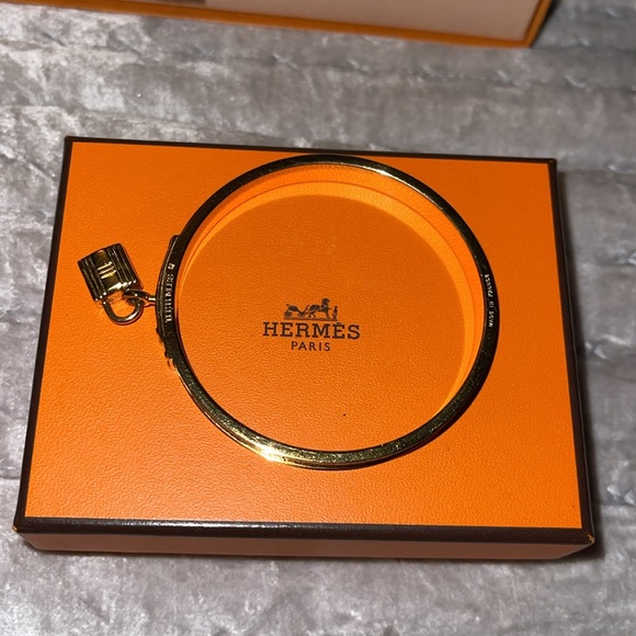 Hermes Preloved bangle with dangling lock on excellent condition color black . - Picture 3 of 5